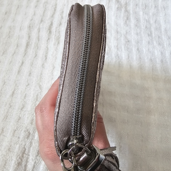 Stella & Dot Gathered Continental Wallet - Picture 12 of 13